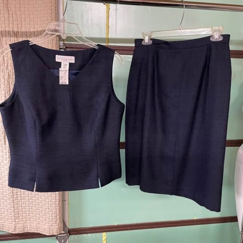 NWT Size 10 First Issue Liz Claiborne 2-Piece Skirt Suit